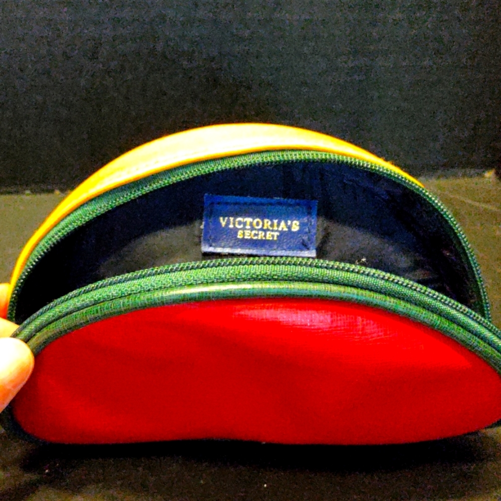 Victoria's Secret zip padded sunglasses case